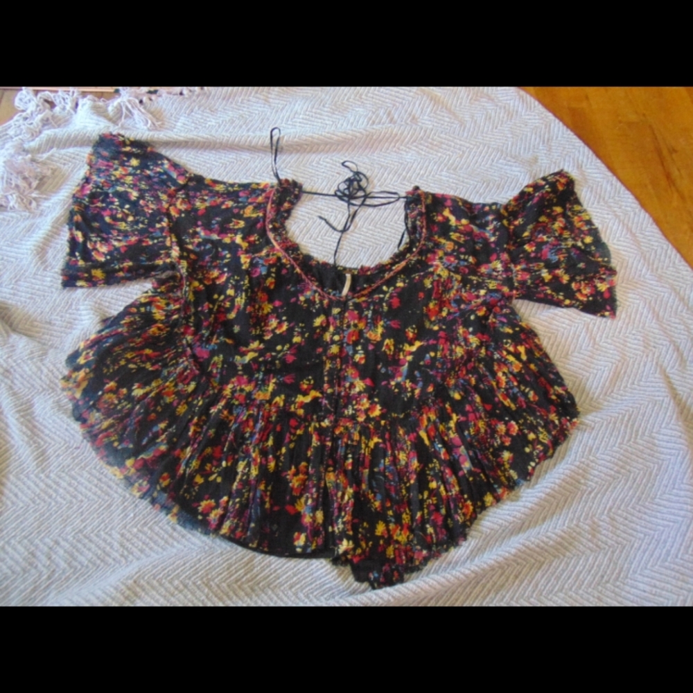 EUC. FREE PEOPLE- Abstract Peasant Top Size Med. - Picture 7 of 12